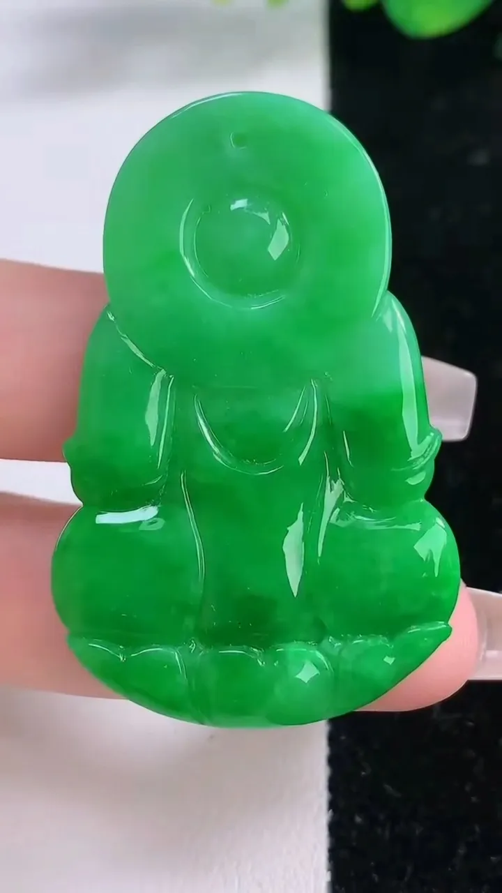 天然A货翡翠观音菩萨吊坠，尺寸48.2-31.2-5.2，重量:15.77g
12月8日