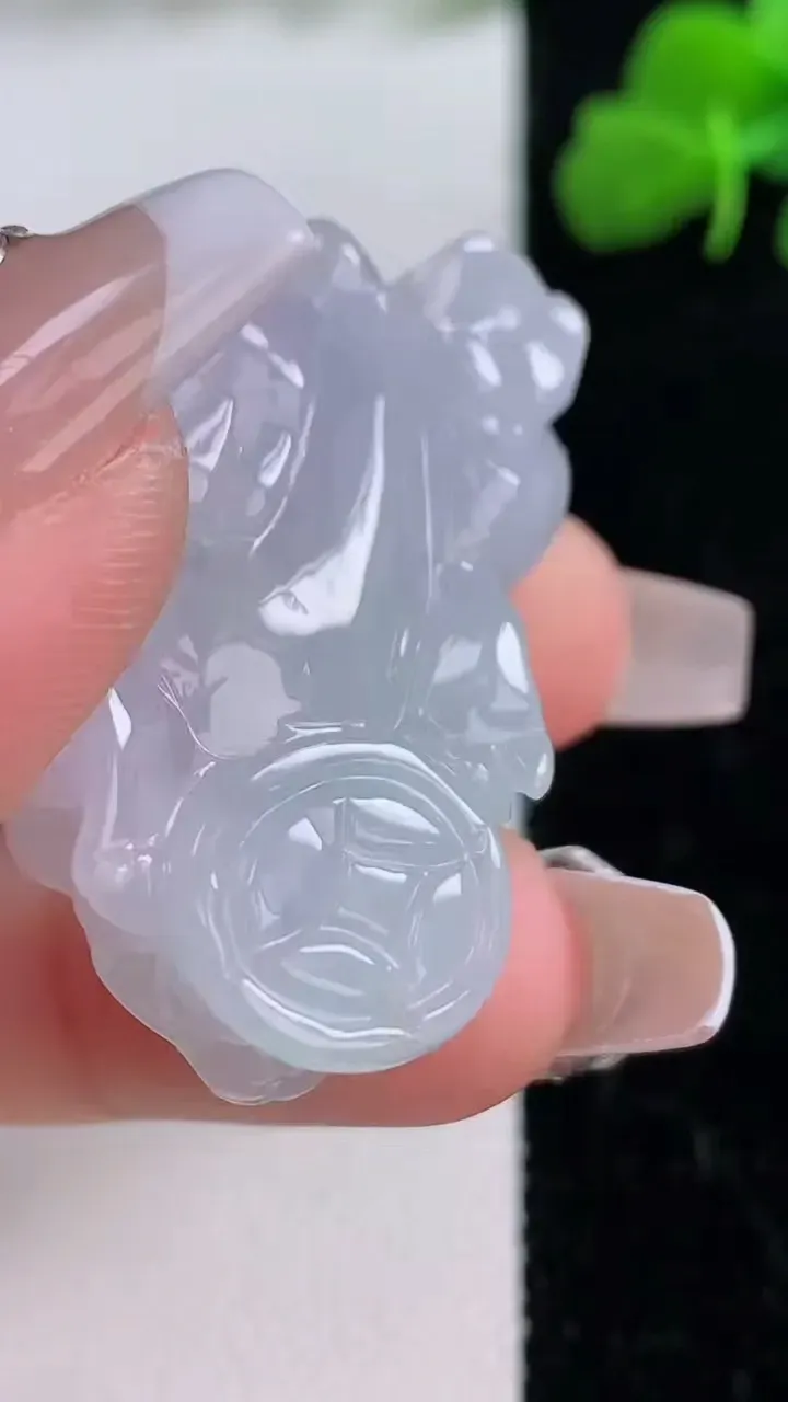 天然A货翡翠貔貅吊坠，尺寸37.3-21.5-11，重量:19.09g
12月8日