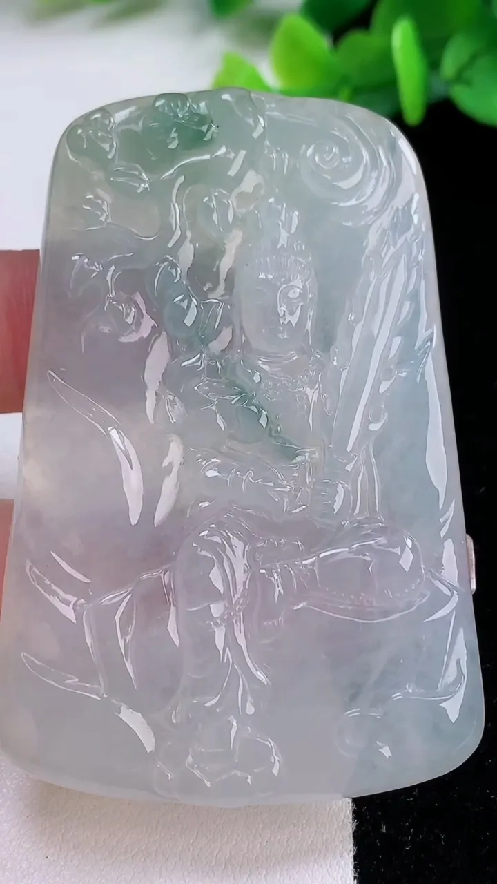 天然A货翡翠冰种飘花虚空藏菩萨吊坠，尺寸64-43-5.2，重:35.02g
12月8日