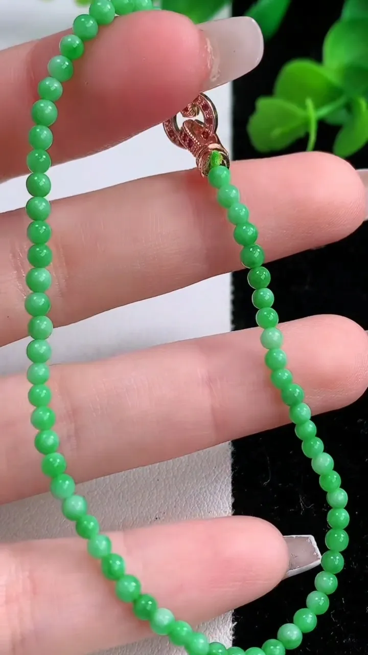 天然A货翡翠小米珠手串，尺寸2.5-65颗，重量:3.88g12月8日
工厂直销收藏佳品,种好水足，
