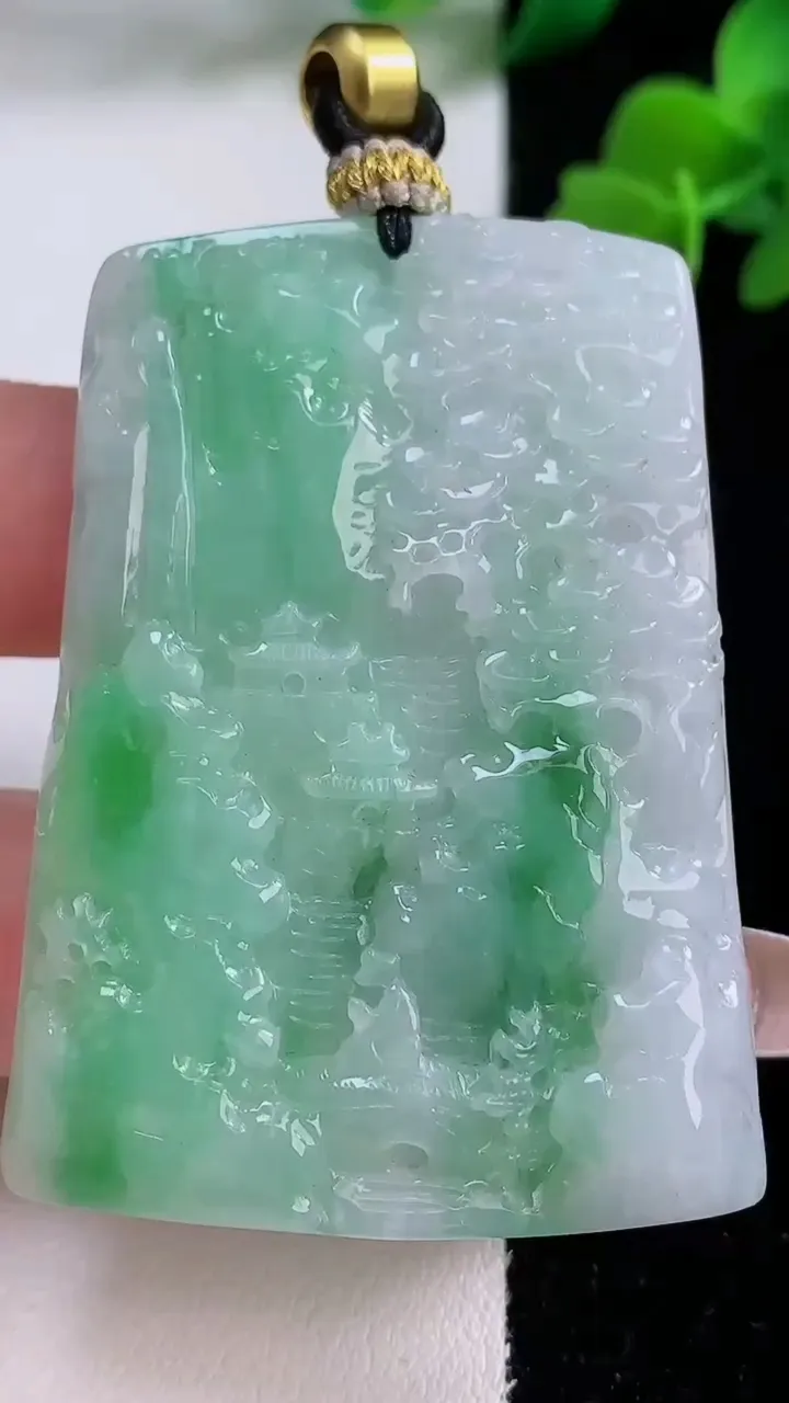 天然A货翡翠山水牌吊坠，尺寸54.7-39-7，重量:39.36g
12月8日