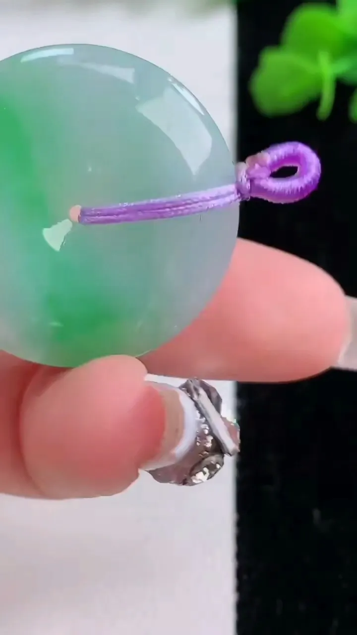 天然A货翡翠平安扣吊坠，尺寸30-4.8，重量:9.37g
12月8日