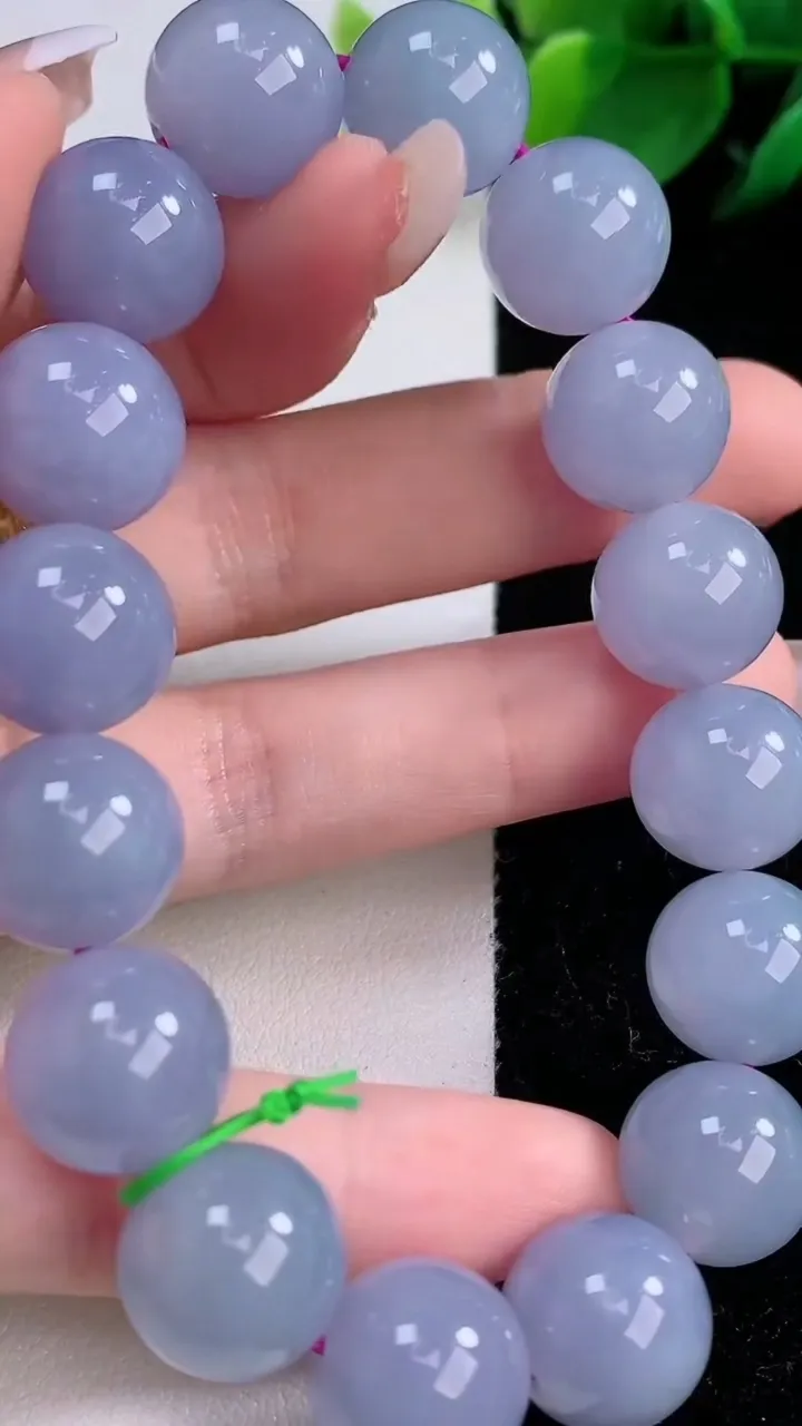 天然A货翡翠紫罗兰圆珠手串，尺寸13-16颗，重量:63.09g12月8日
工厂直销收藏佳品,种好水