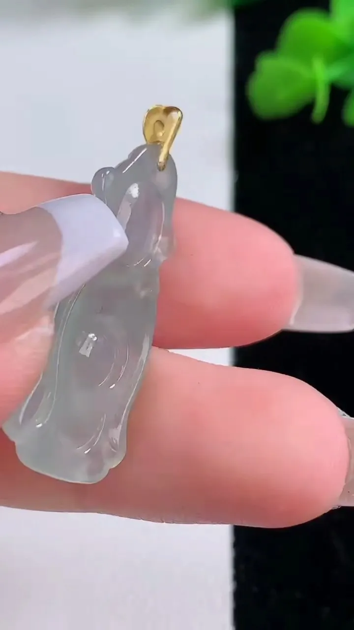 天然A货翡翠财神爷吊坠，尺寸30.3-12.6-5.6，重量:3.79g
12月8日