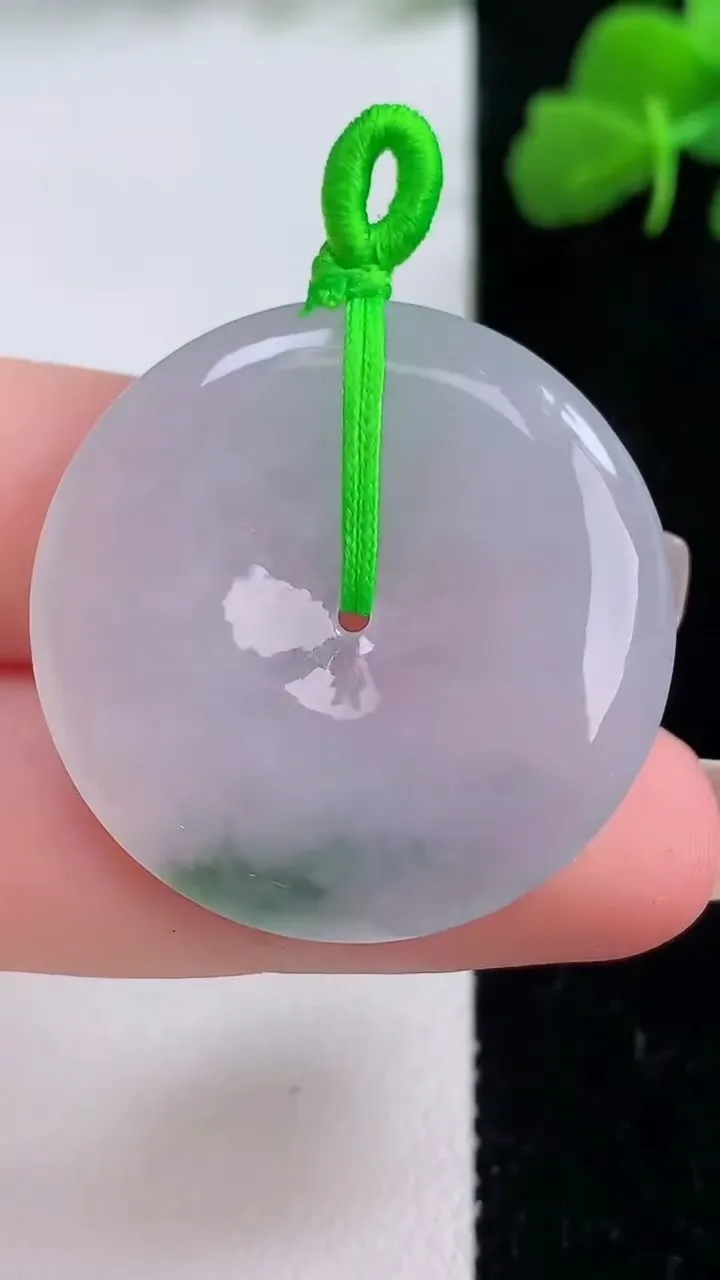 天然A货翡翠冰种飘花平安扣吊坠，尺寸31.3-5，重量:10.82g
12月8日