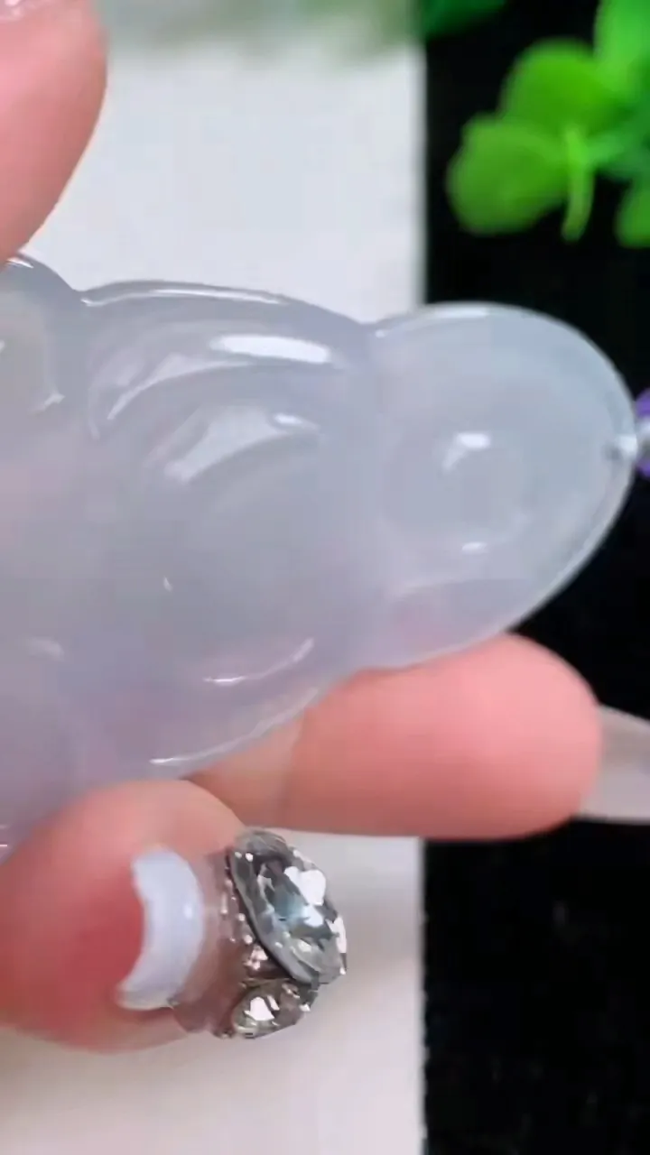 天然A货翡翠紫罗兰观音菩萨吊坠，尺寸56.4-34.5-5.5，重量:20.11g
12月8日