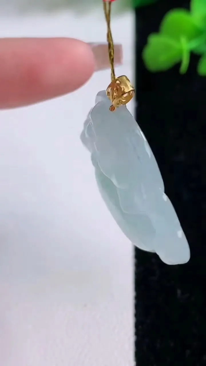 天然A货翡翠种飘花佛公吊坠，尺寸30.5-33.3-5.8，重量:9.49g
12月8日