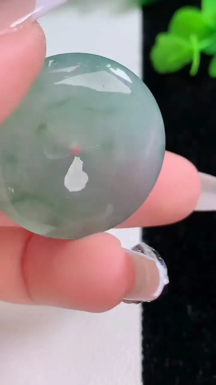 天然A货翡翠冰种飘花平安扣吊坠，尺寸29.8-5.7，重量:10.21g
12月8日