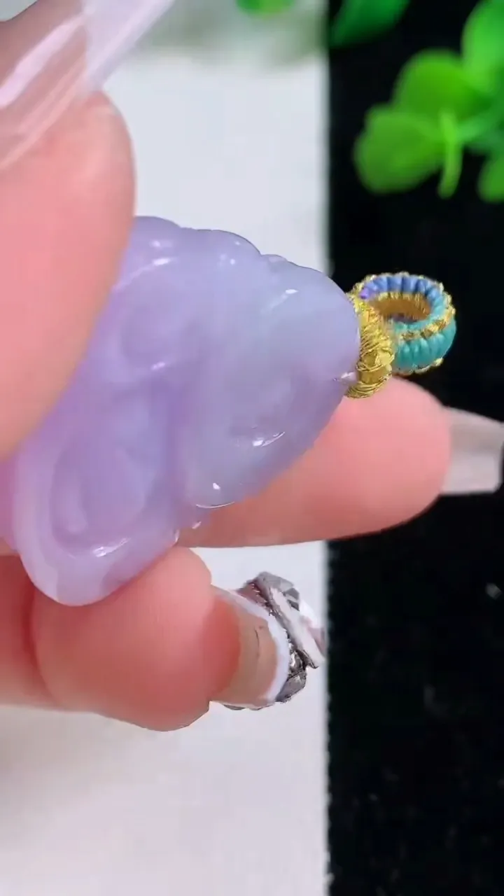 天然A货翡翠紫罗兰佛公吊坠，尺寸27-31.3-11.7，重量:17.23g
12月8日