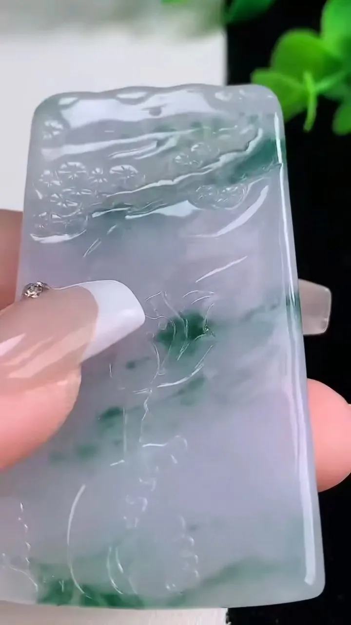 天然A货翡翠冰种飘花虚空藏菩萨吊坠，尺寸58.5-34-6.3，重量:31.78g
12月8日