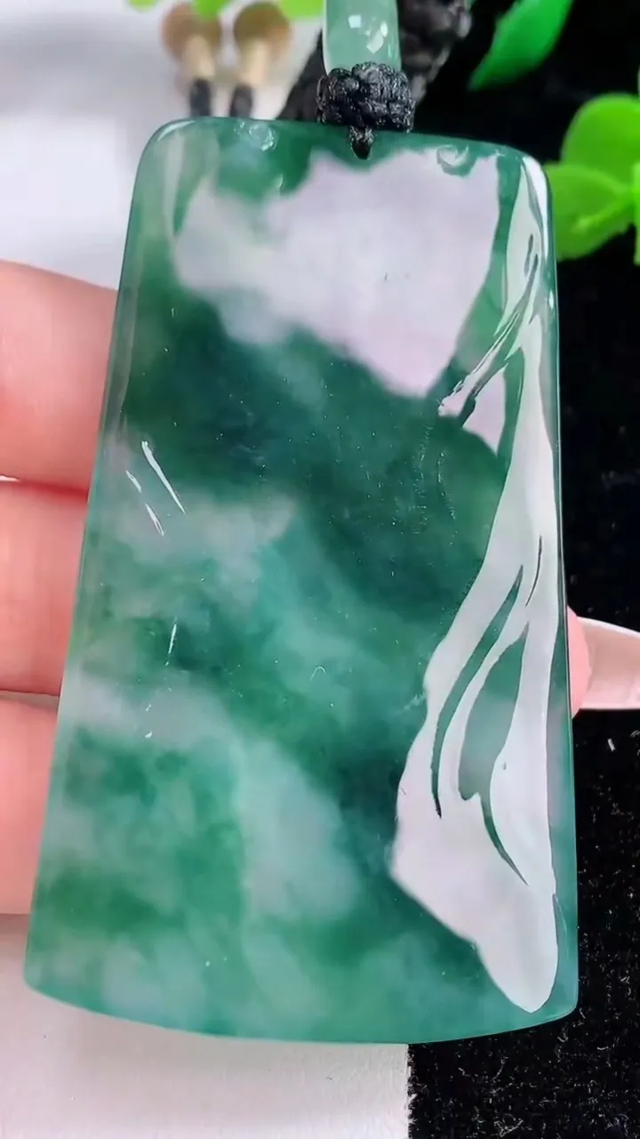 天然A货翡翠种飘花普贤菩萨吊坠，尺寸67.7-39-5.7，重量:41.86g
12月8日