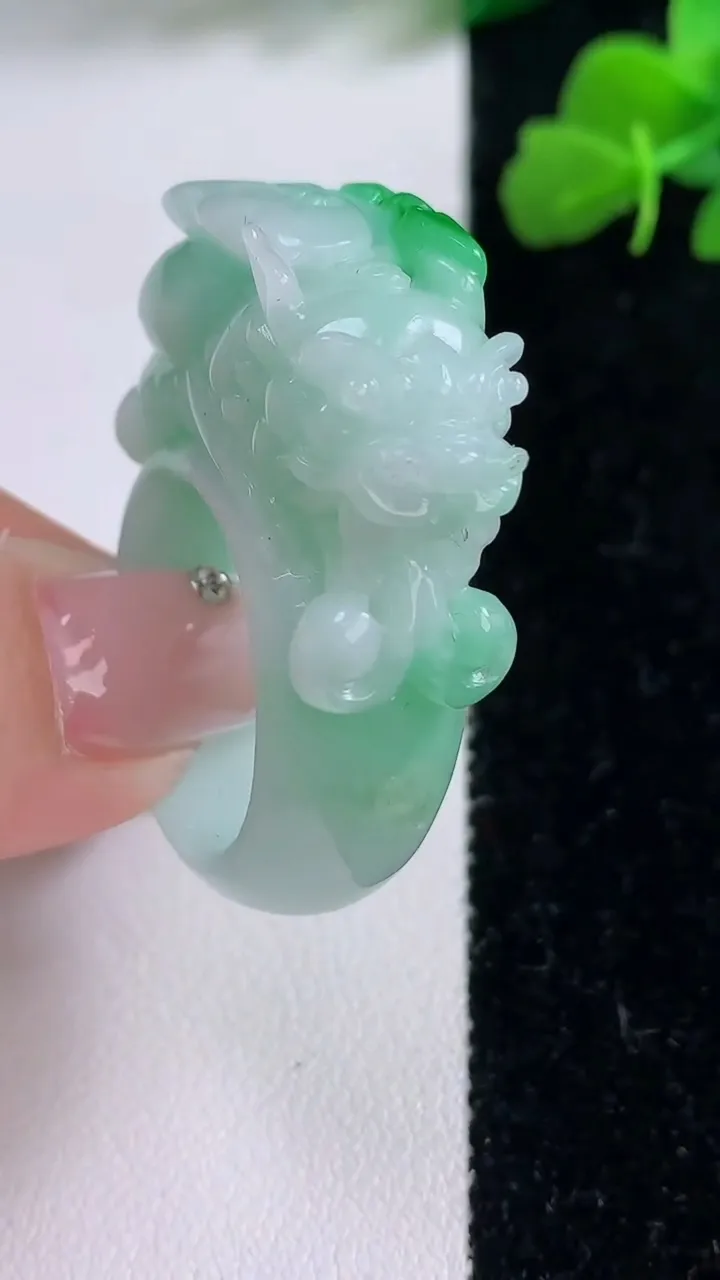 天然A货翡翠貔貅指环扳指，尺寸21.7-29-12.7，重量:26.73g2025年12月8日
工厂