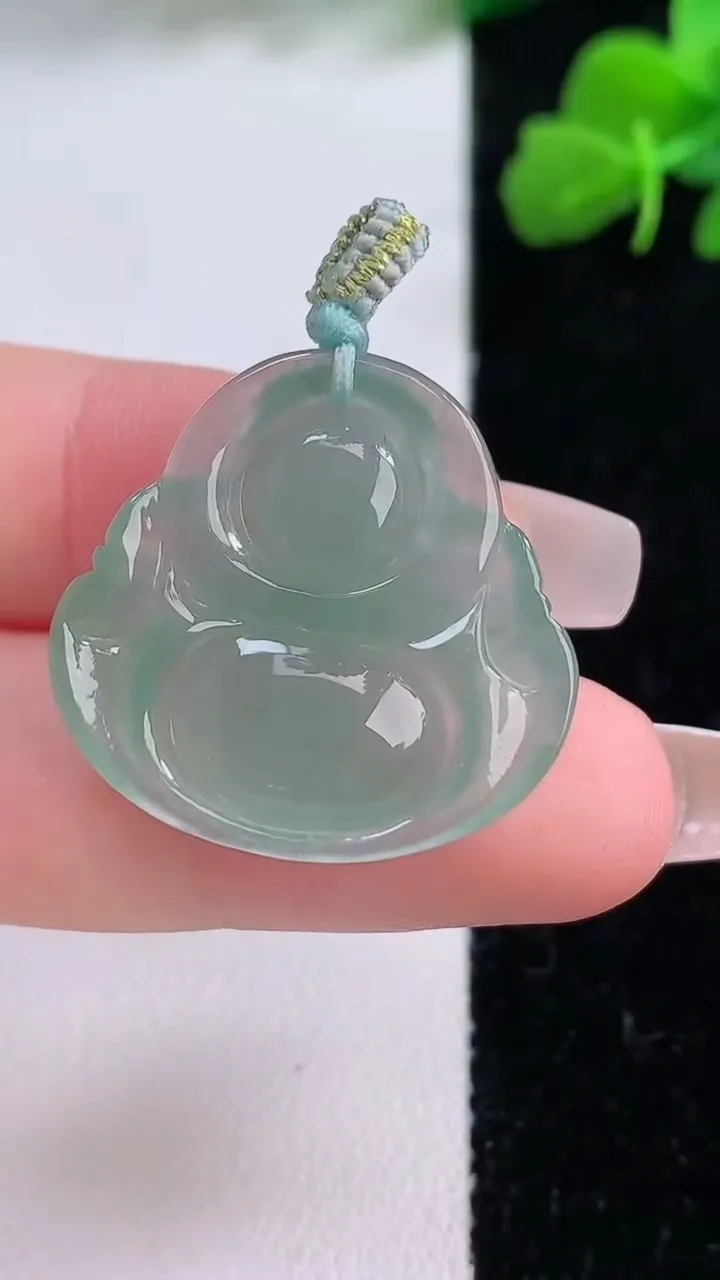 天然A货翡翠佛公吊坠，尺寸24.8-25.6-5.3，重量:5.64g
12月8日