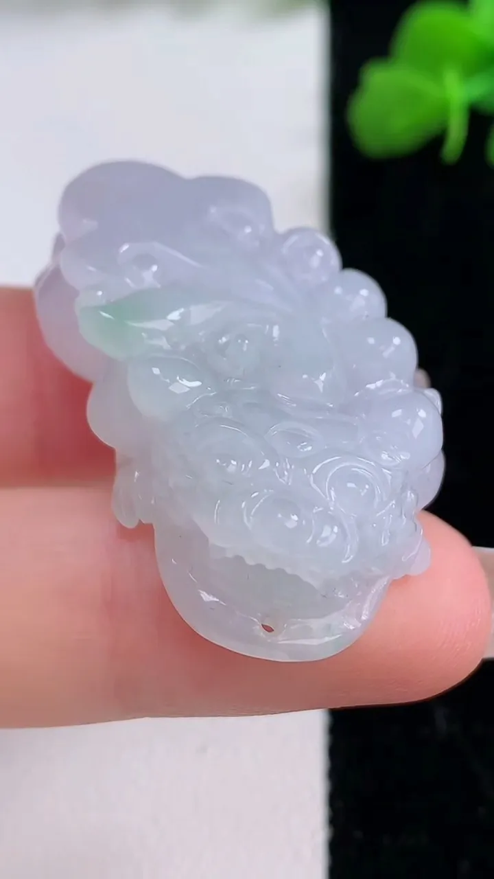 天然A货翡翠貔貅吊坠，尺寸37.3-21.5-11，重量:19.09g
12月8日