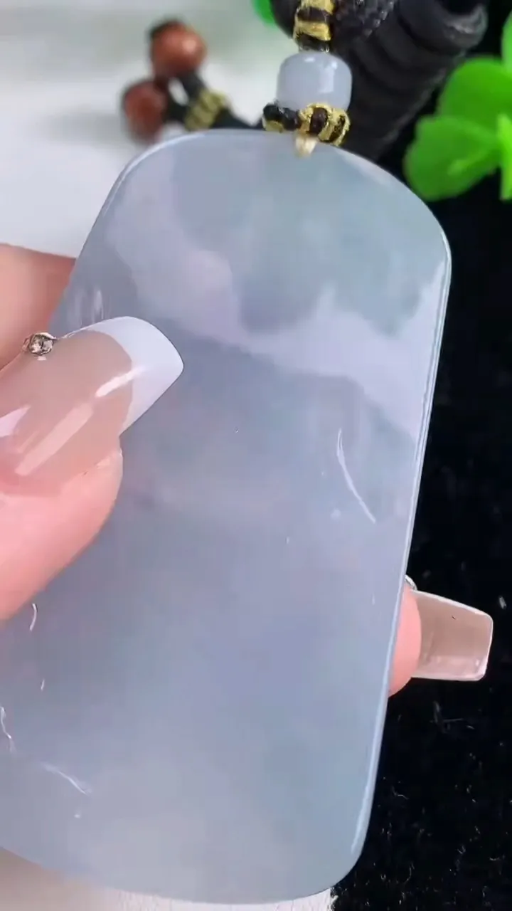 天然A货翡翠紫罗兰文殊菩萨吊坠，尺寸63.4-38.3-5.7，重量:37.83g
12月8日