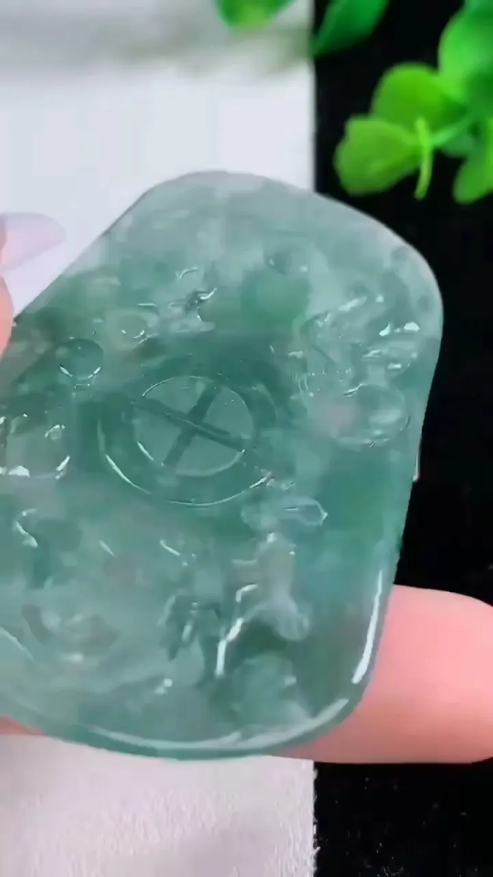 天然A货翡翠九龙至尊 虚空藏菩萨吊坠，尺寸65.7-41.5-5.4，重量:27.19g
12月8日