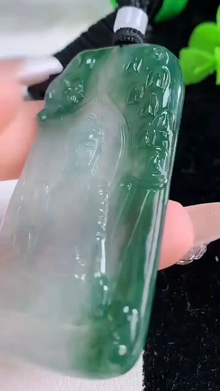 天然A货翡翠种飘花阿弥陀佛吊坠，尺寸64.4-37.2-4.5，重量:31.58g
12月8日