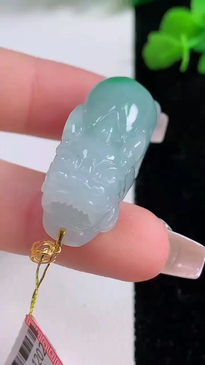 天然A货翡翠貔貅吊坠，尺寸32.7-13.6-13，重量:15.02g
12月8日