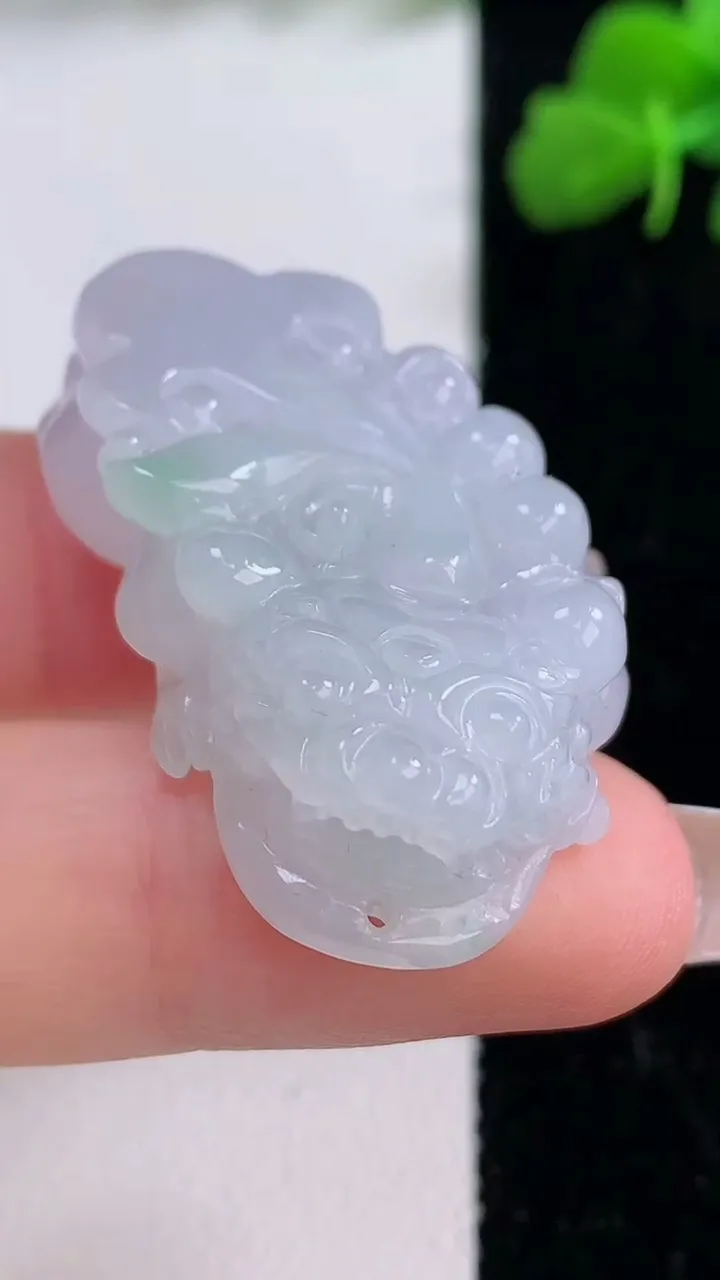 天然A货翡翠貔貅吊坠，尺寸37.3-21.5-11，重量:19.09g
12月8日