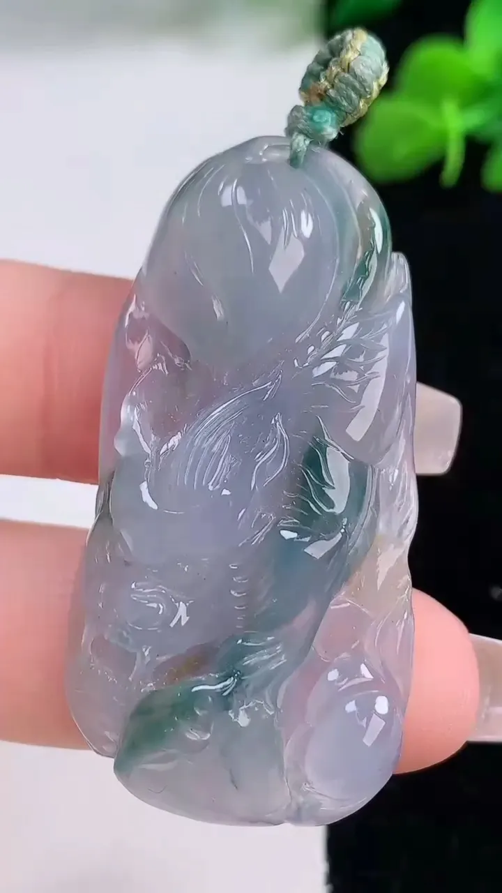 天然A货翡翠紫罗兰飘花龙牌吊坠，尺寸47.2-22-7.7，重量:13.26g
12月8日