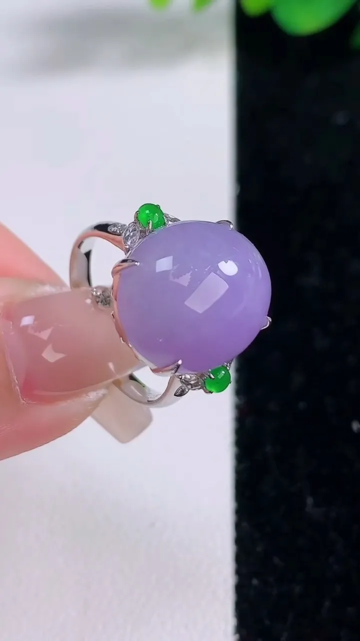 天然A货翡翠18K金紫罗兰蛋面戒指，尺寸18-15.8-13.2-10.4，重量:5.86g2025