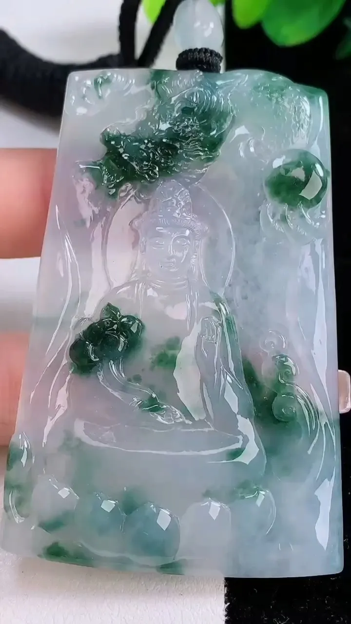 天然A货翡翠种飘花祥龙大势至菩萨吊坠，尺寸70-44-5.5，重量:44.89g
12月8日