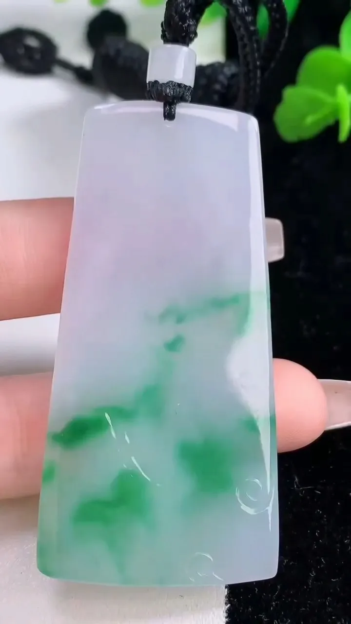 天然A货翡翠观音菩萨吊坠，尺寸62.6-30.8-4.5，重量:26.55g
12月8日