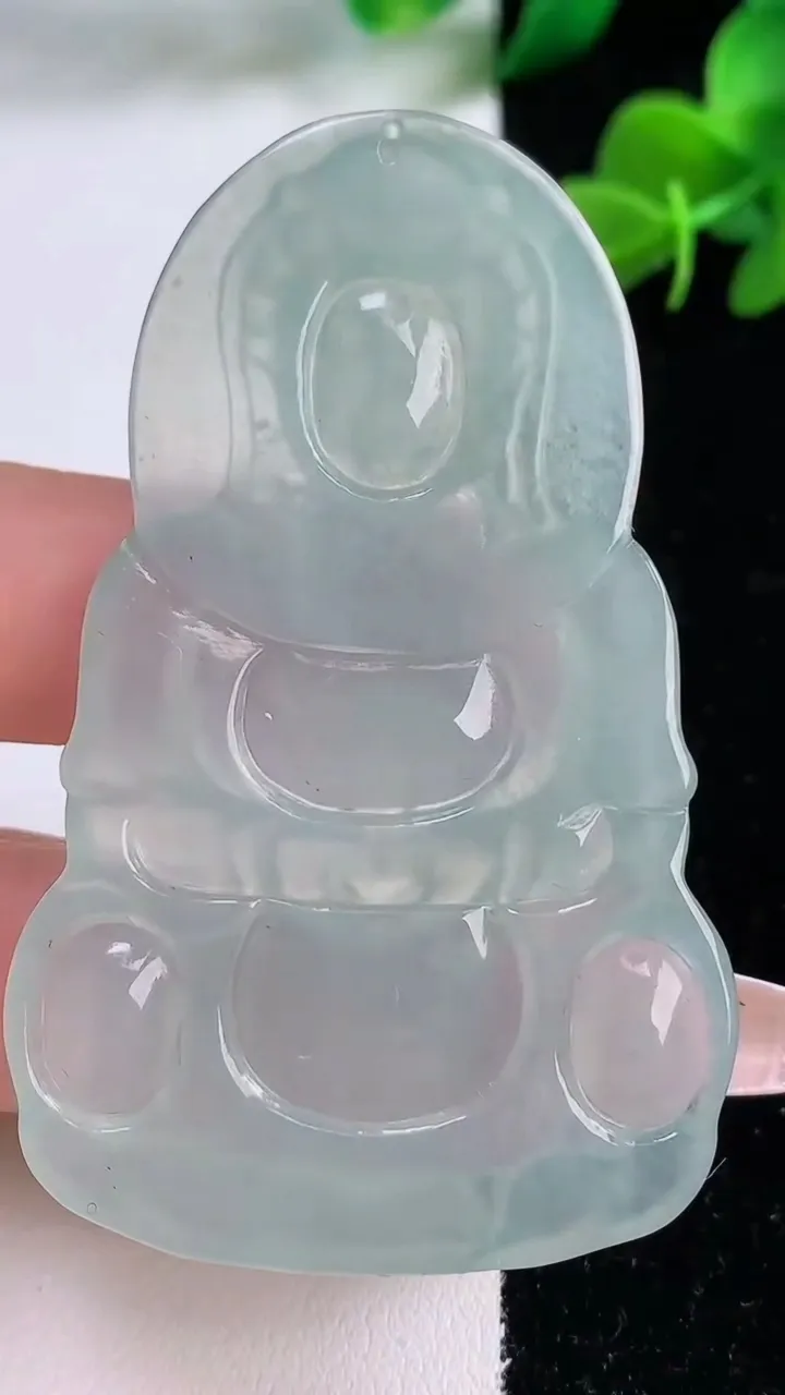 天然A货翡翠观音菩萨吊坠，尺寸62-39-4.2，重量20.49g
12月8日