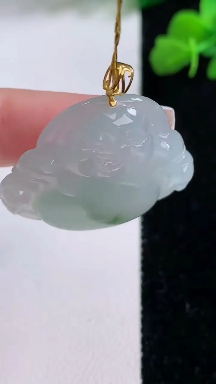 天然A货翡翠种飘花佛公吊坠，尺寸30.5-33.3-5.8，重量:9.49g
12月8日