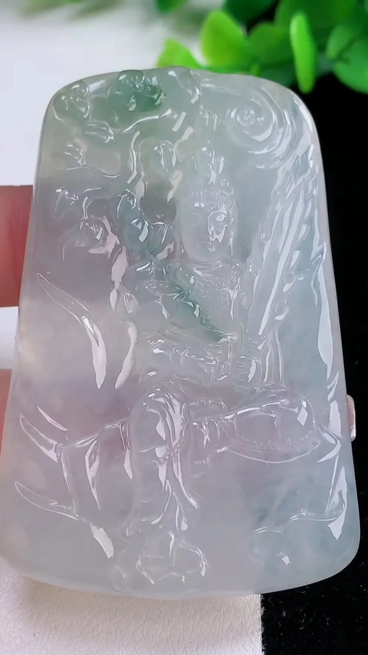 天然A货翡翠冰种飘花虚空藏菩萨吊坠，尺寸64-43-5.2，重:35.02g
12月8日