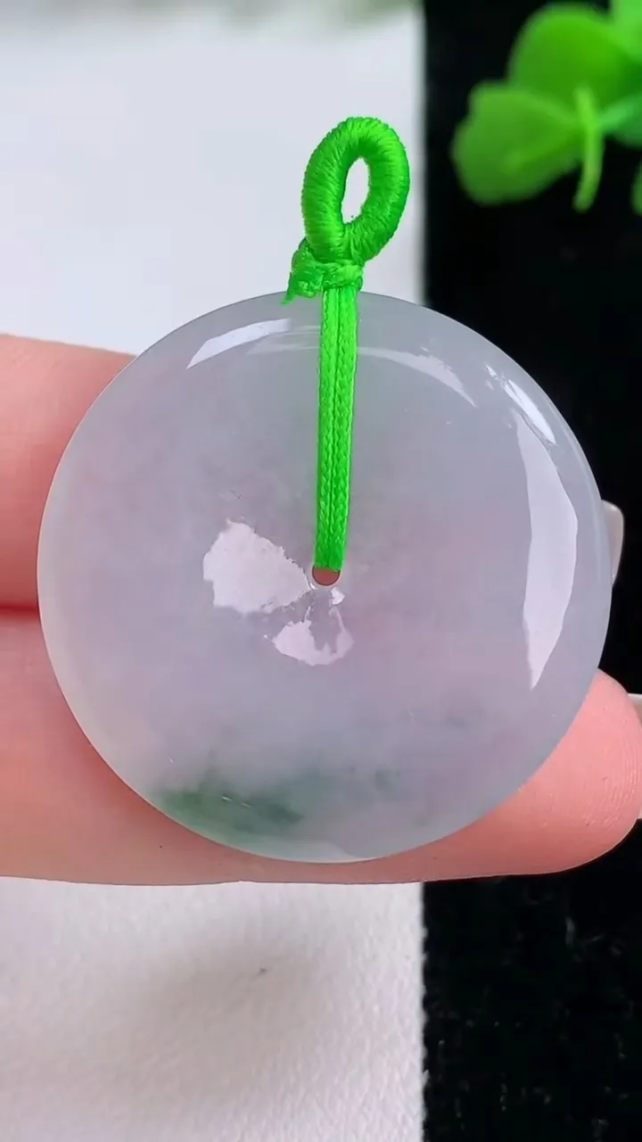 天然A货翡翠冰种飘花平安扣吊坠，尺寸31.3-5，重量:10.82g
12月8日