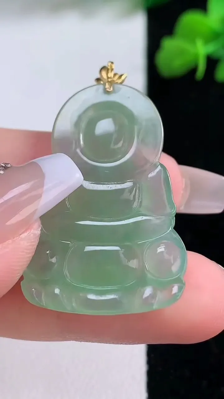 天然A货翡翠观音菩萨吊坠，尺寸35-23-3.3，重量:4.80g
12月8日