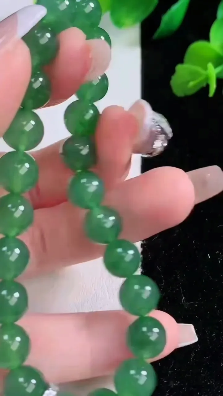 天然A货翡翠圆珠手串，尺寸8.4-23颗，重量:23.16g12月8日
工厂直销收藏佳品,种好水足，