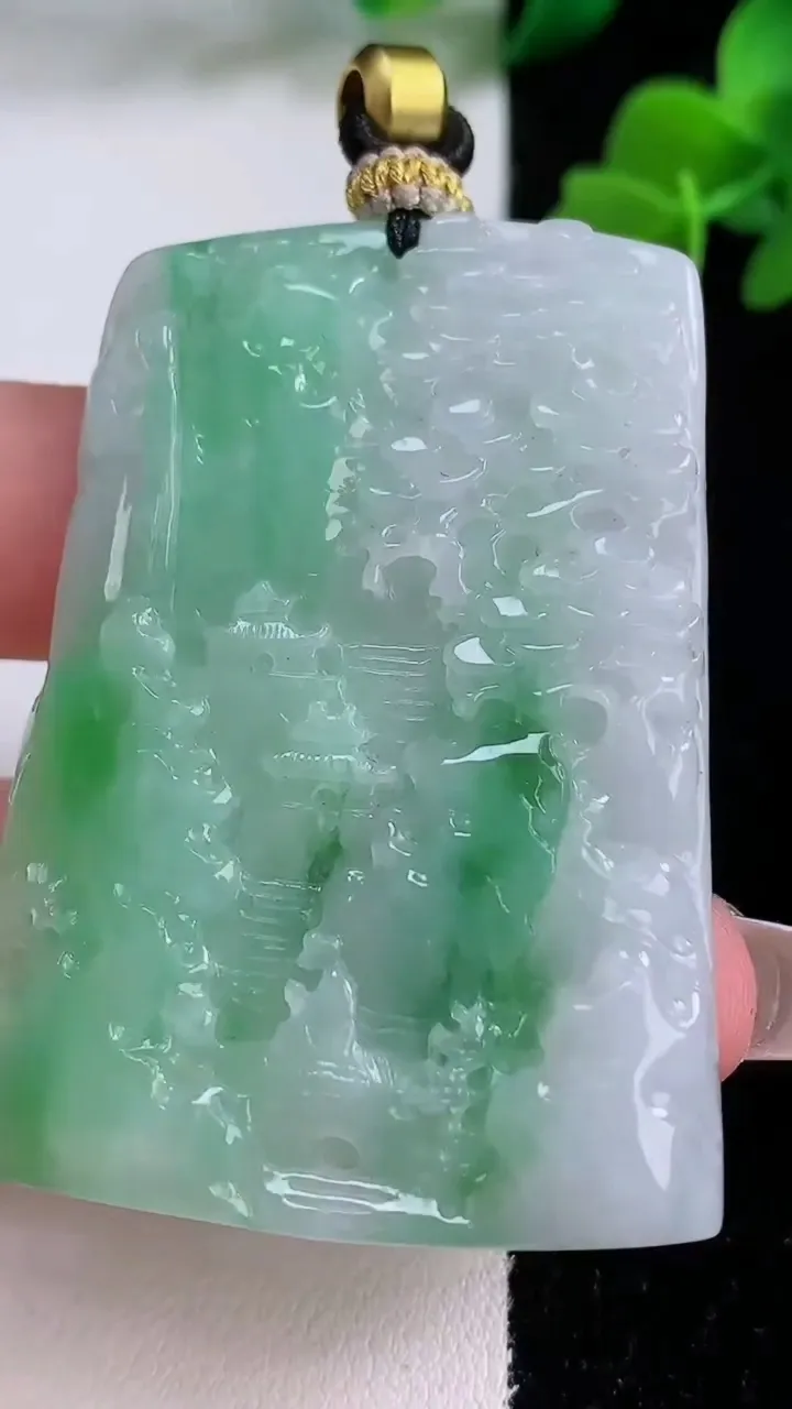 天然A货翡翠山水牌吊坠，尺寸54.7-39-7，重量:39.36g
12月8日