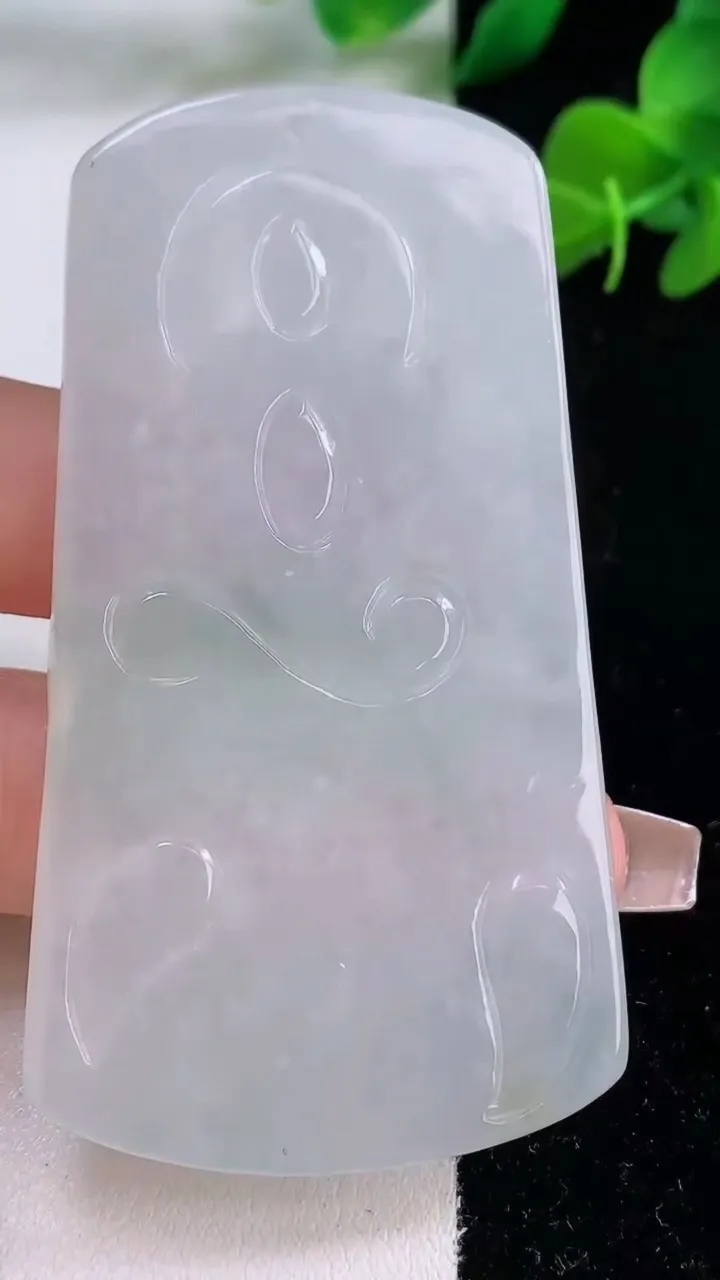 天然A货翡翠大日如来吊坠，尺寸71-38-5.5，重量:34.11g
12月8日