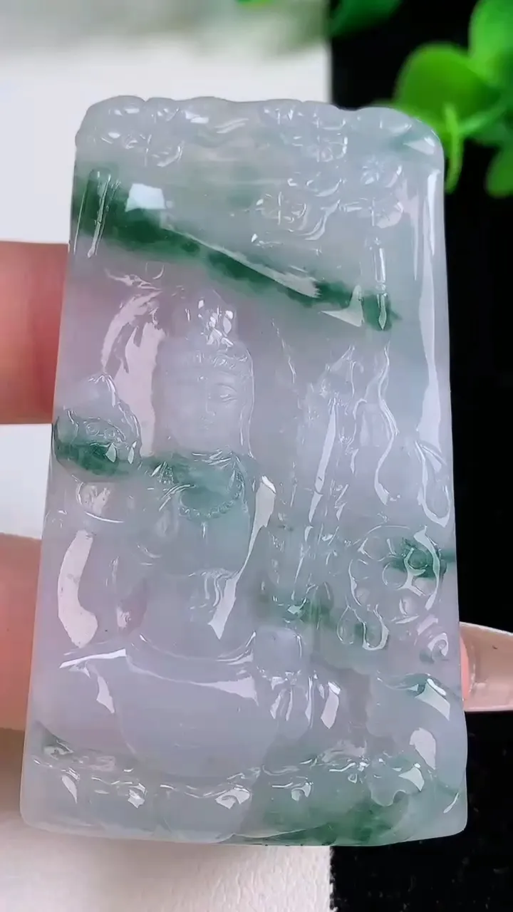 天然A货翡翠冰种飘花虚空藏菩萨吊坠，尺寸58.5-34-6.3，重量:31.78g
12月8日