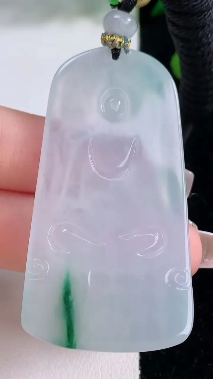 天然A货翡翠种飘花观音菩萨吊坠，尺寸56-29.8-5，重量:25.40g
12月8日