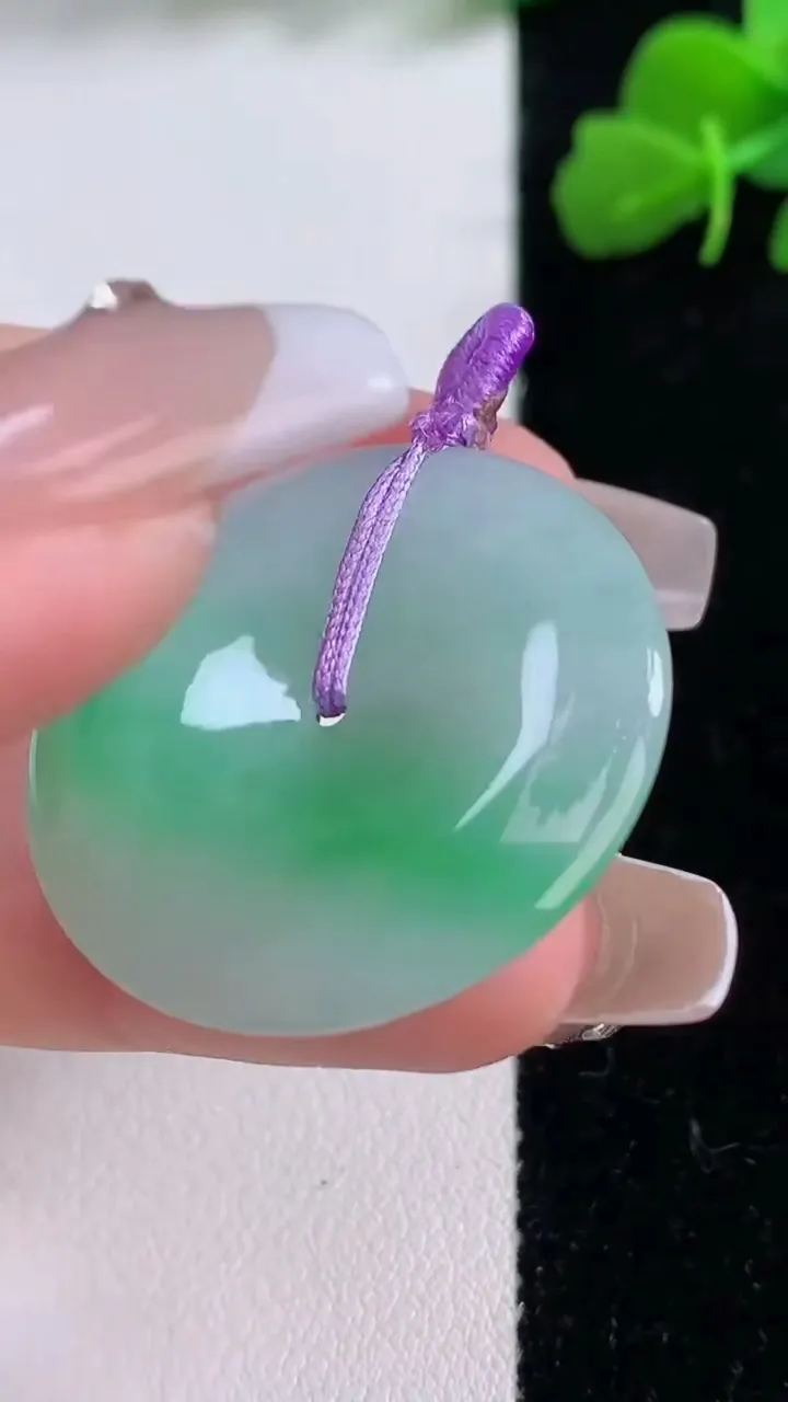 天然A货翡翠平安扣吊坠，尺寸30-4.8，重量:9.37g
12月8日