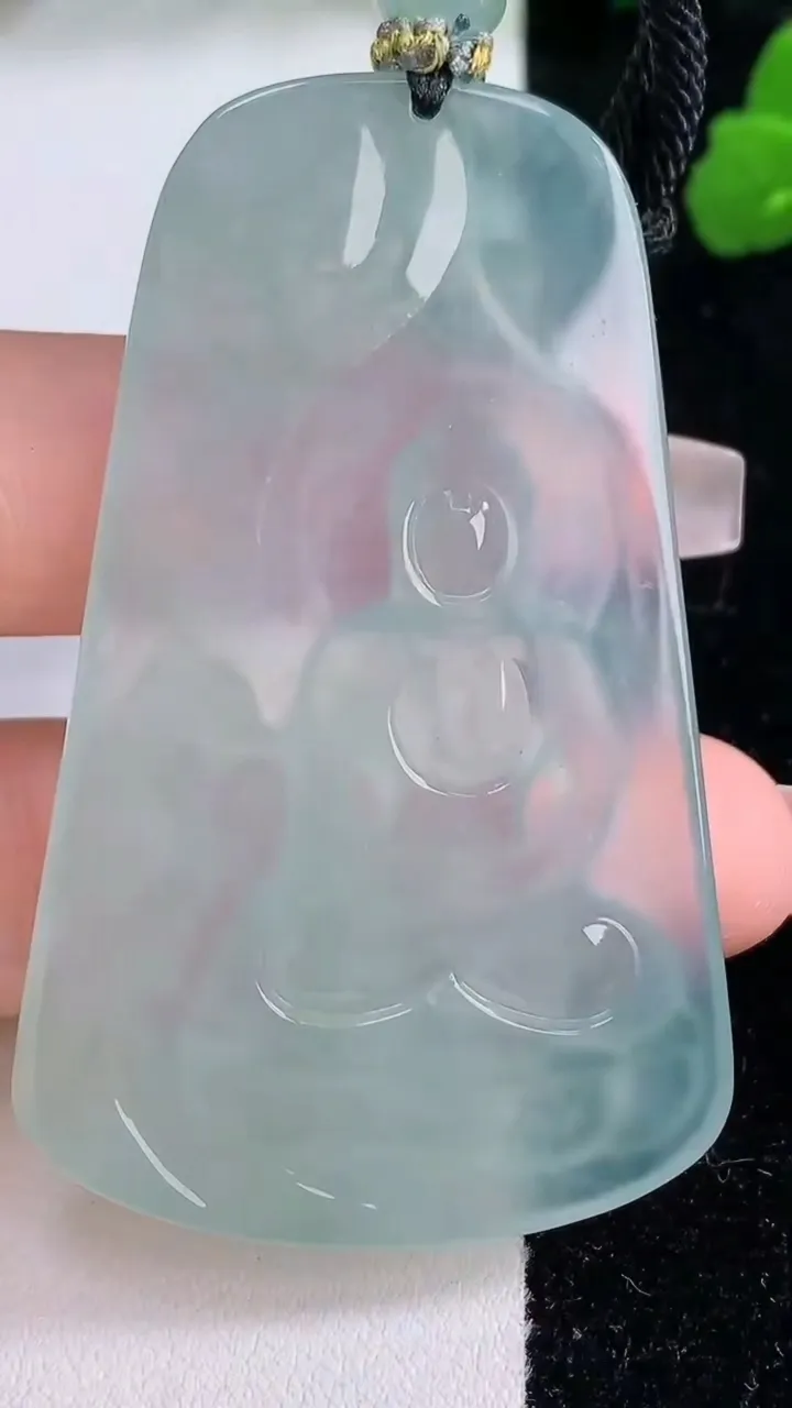 天然A货翡翠大日如来吊坠，尺寸60.4-36-5.5，重量:28.98g
12月8日