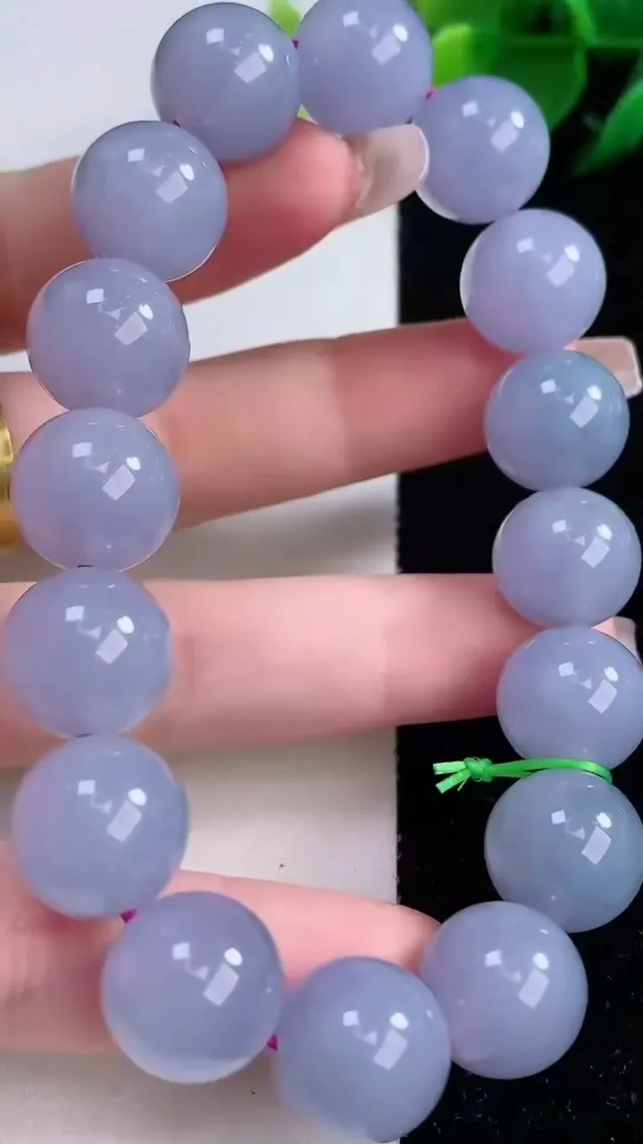 天然A货翡翠紫罗兰圆珠手串，尺寸13-16颗，重量:63.09g12月8日
工厂直销收藏佳品,种好水足，色泽均匀，有种有色，上手高大气！