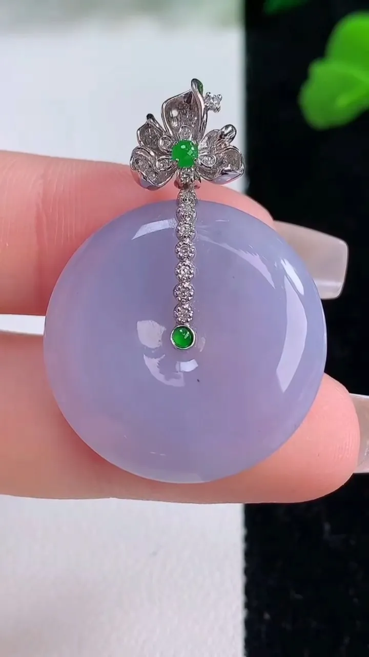 天然A货翡翠18K金紫罗兰平安扣吊坠，尺寸25.2-5.3，重量:9.05g
12月8日