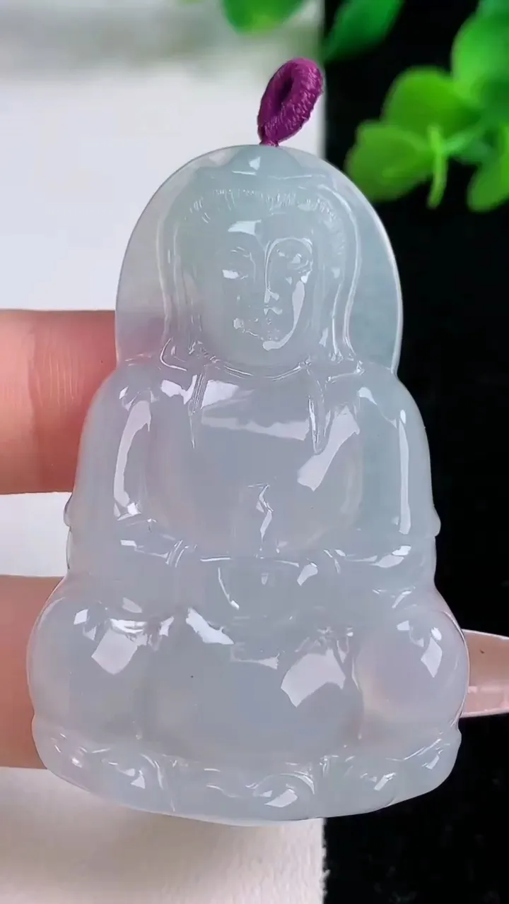 天然A货翡翠观音菩萨吊坠，尺寸53.5-34.5-5.4，重量:17.90g
12月8日