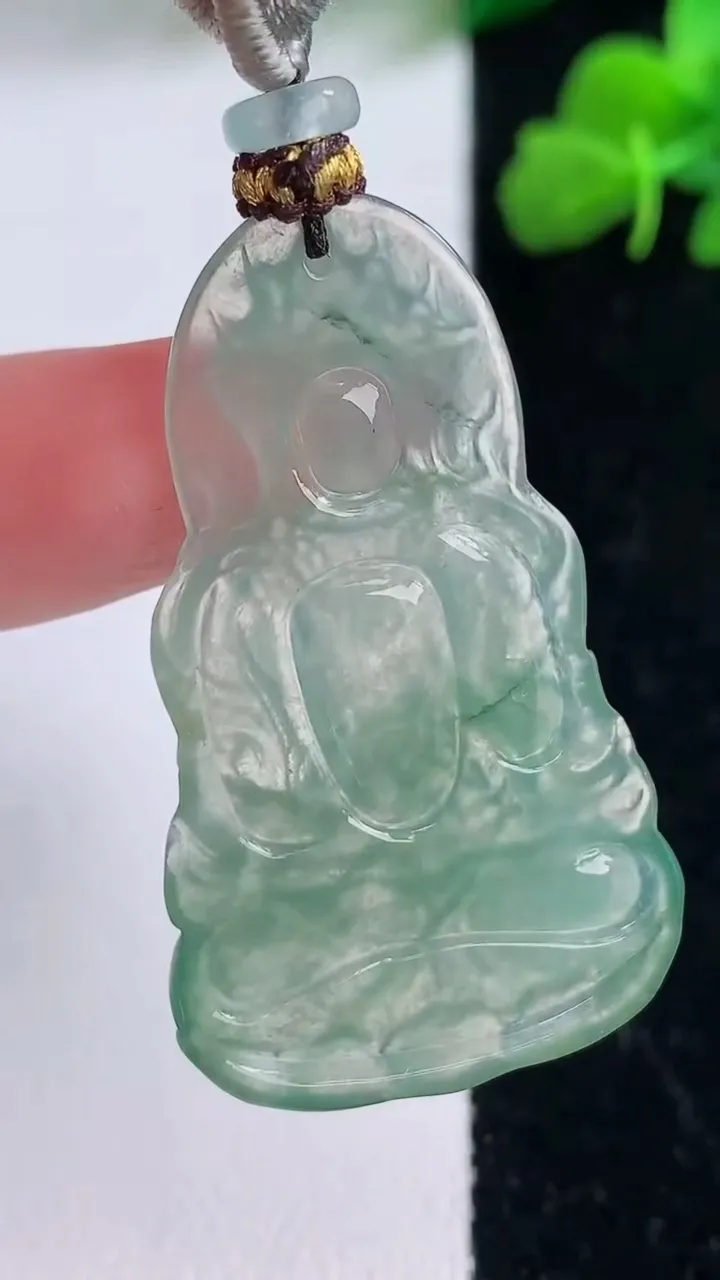 天然A货翡翠度母观音吊坠，尺寸41.6-24.5-3.3，重量:8.55g
12月8日