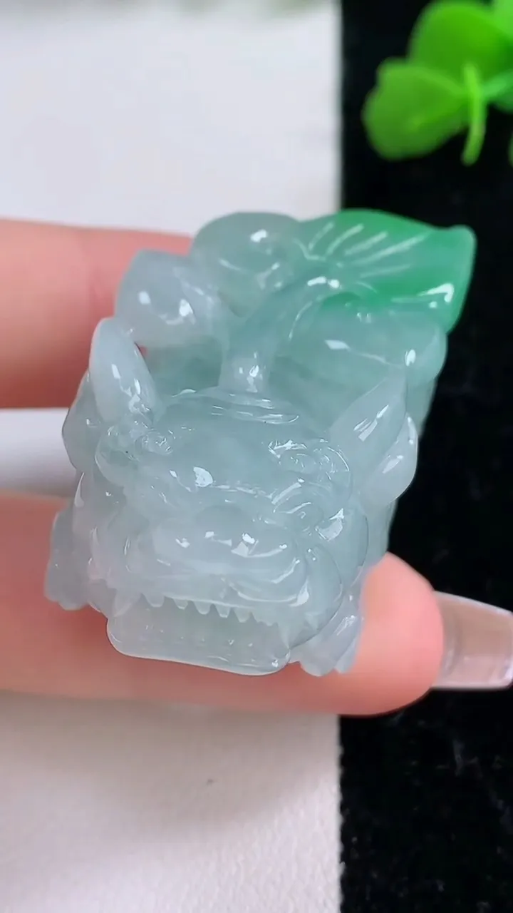 天然A货翡翠貔貅吊坠，尺寸40.3-22-21.4，重量:45.32g
12月8日