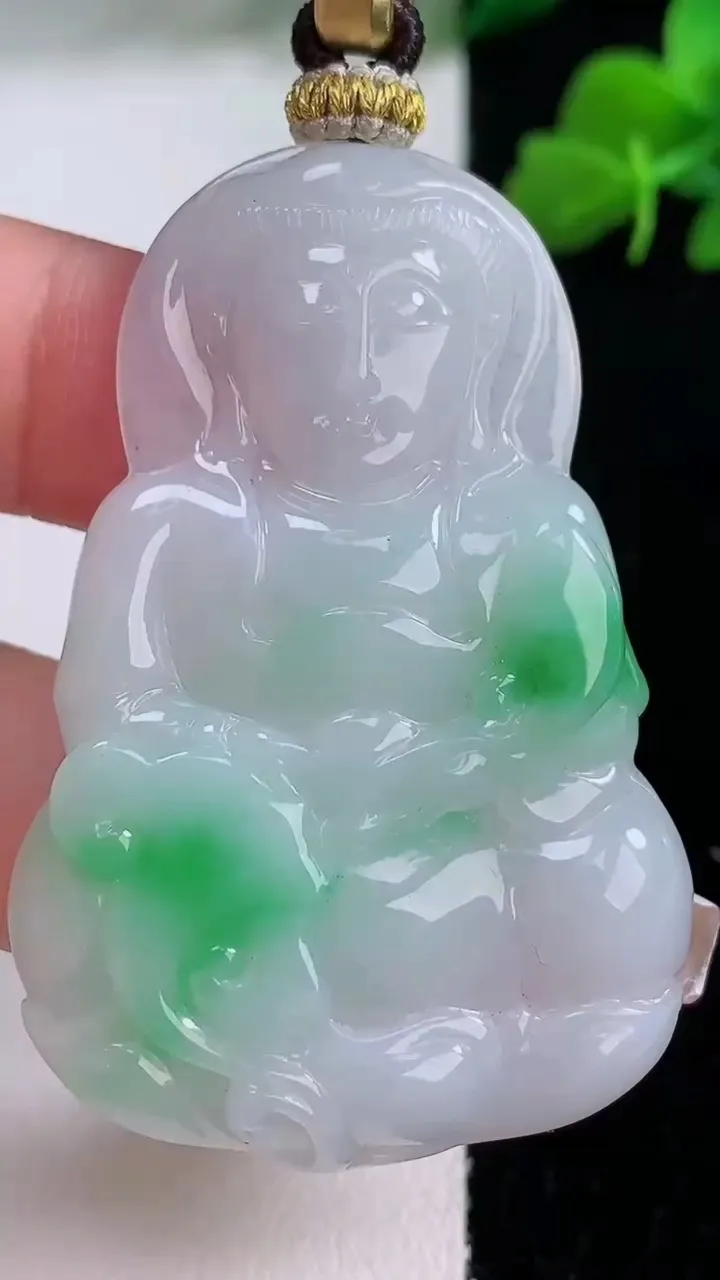 天然A货翡翠观音菩萨吊坠，尺寸52.3-35.3-5.8，重量:19.14g
12月8日