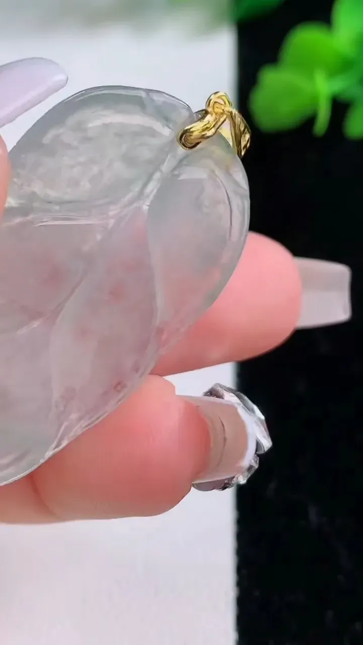 天然A货翡翠金枝玉叶 叶子吊坠，尺寸39-23-2.6，重量:5.68g
12月8日