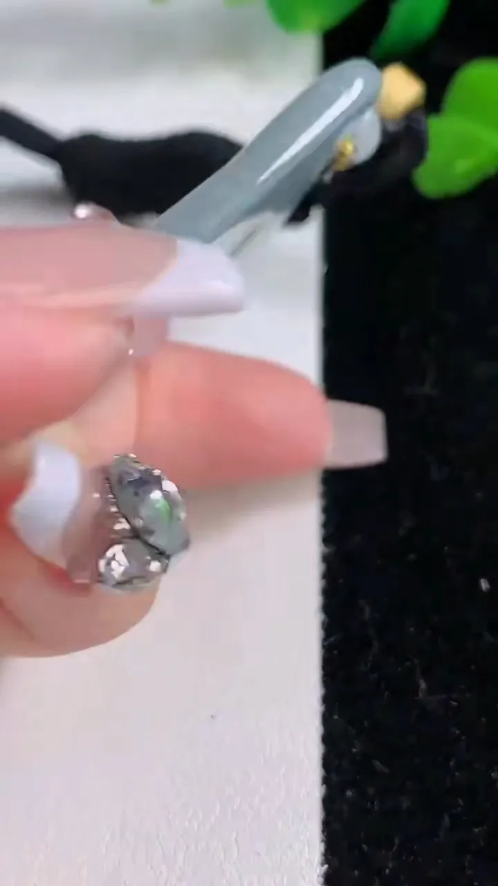 天然A货翡翠种飘花阿弥陀佛吊坠，尺寸71.2-43.2-5.6，重量:43.34g
12月8日