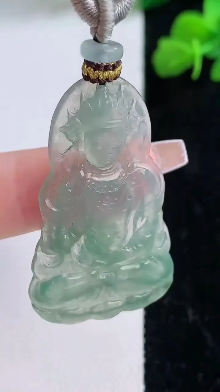 天然A货翡翠度母观音吊坠，尺寸41.6-24.5-3.3，重量:8.55g
12月8日