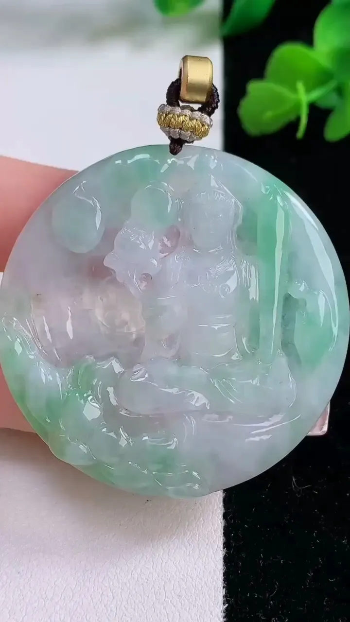 天然A货翡翠虚空藏菩萨吊坠，尺寸46.8-5.2，重量:20.88g
12月8日