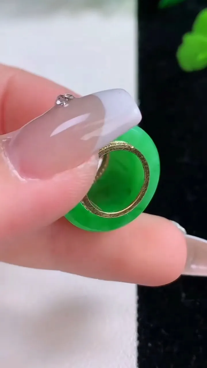 天然A货翡翠路路通吊坠，尺寸19-15.7，重量:9.66g
12月8日